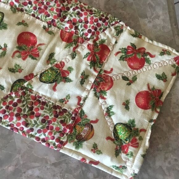 NWT Hand Crafted and Quilted Reversible  Holiday Runner - Picture 7 of 13